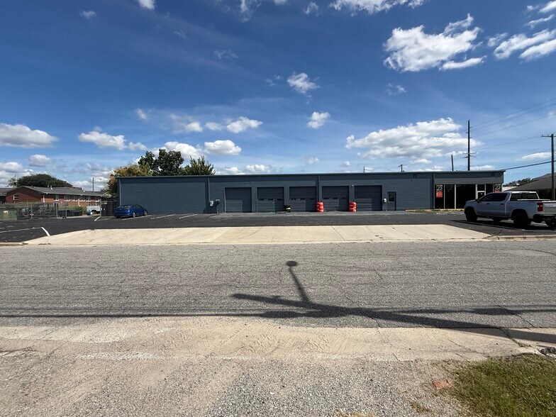 More Photos Of 140 W 3rd St, Washington Service For Lease