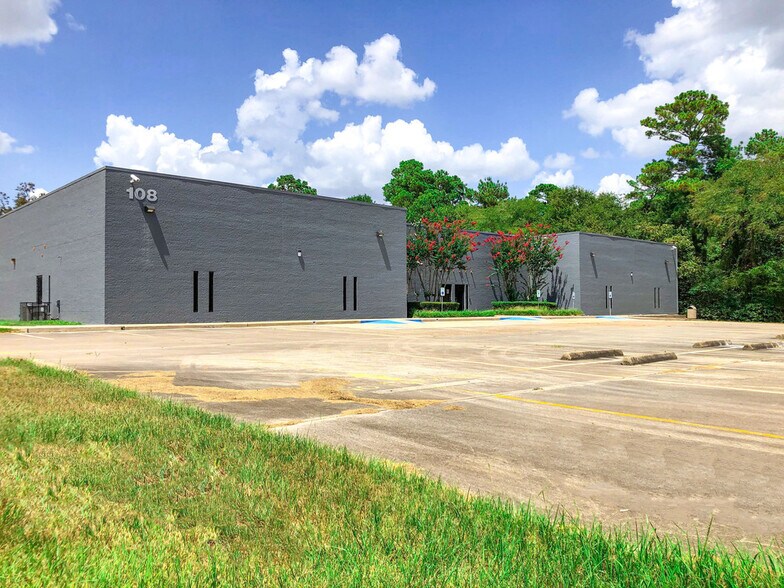 Primary Photo Of 108 Commercial Cir, Conroe Office Residential For Sale