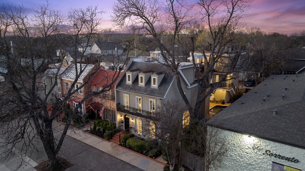 More Photos Of 1810 W 35th St, Austin Specialty For Sale