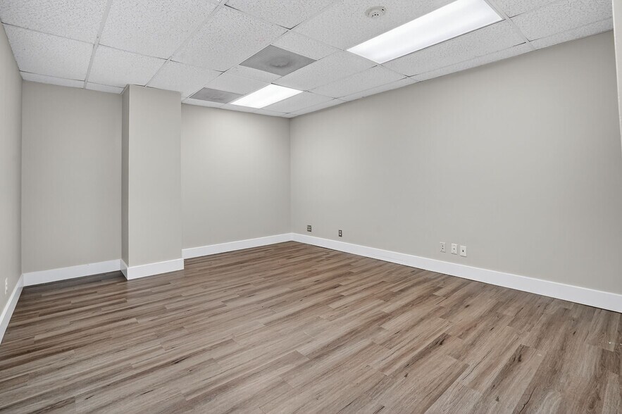 More Photos Of 2050 Old Bridge Rd, Woodbridge Medical For Sale