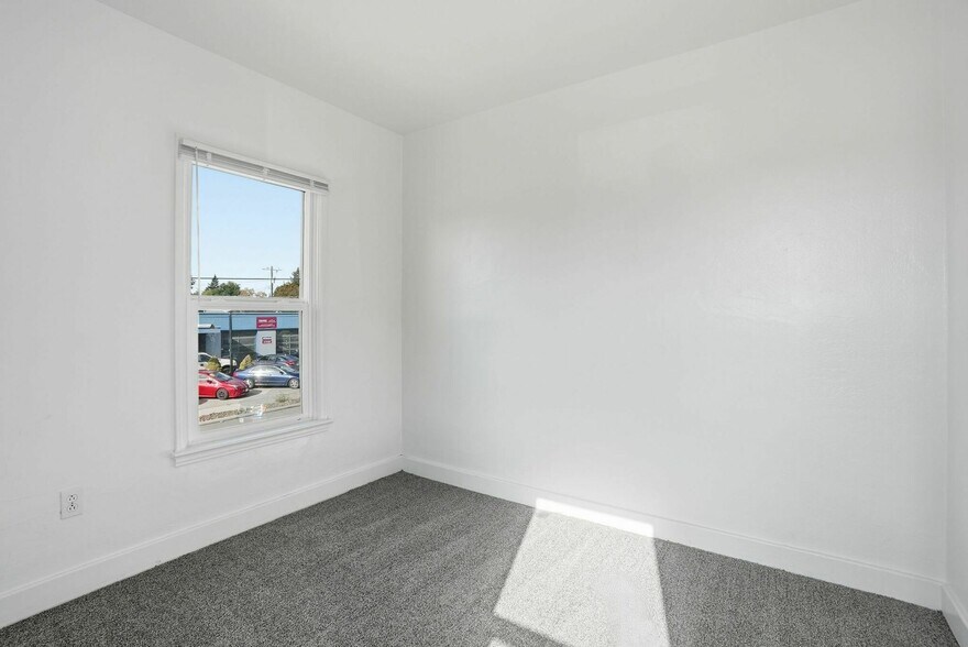 More Photos Of 1704-1712 N Ash St, Spokane Apartments For Sale
