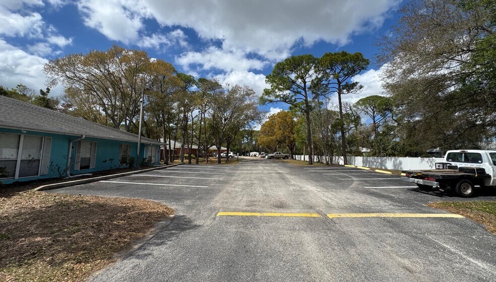 More Photos Of 5700 24th St E, Bradenton Assisted Living For Lease