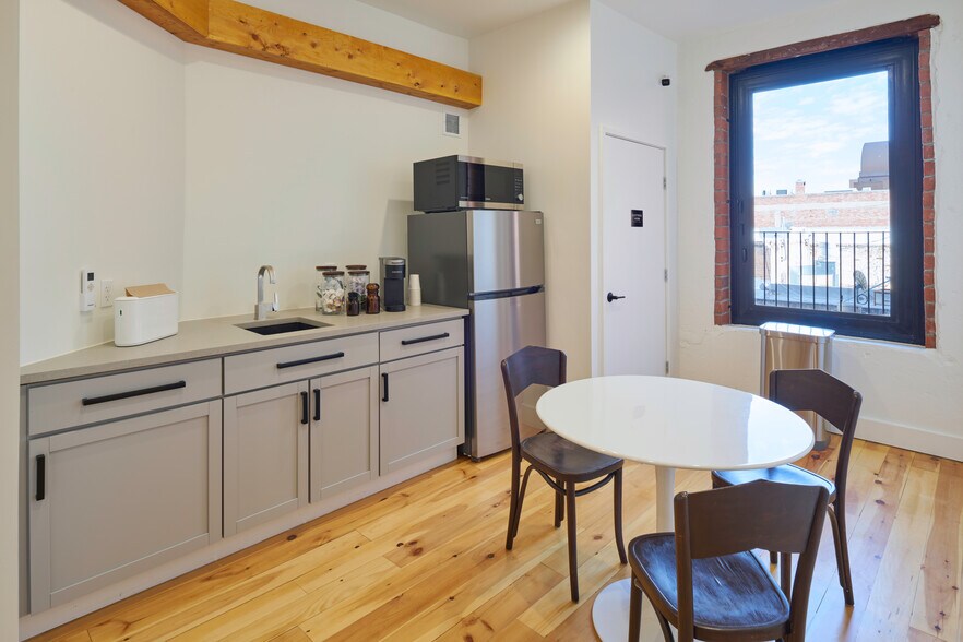 More Photos Of 108 S Stanton St, El Paso Office For Lease