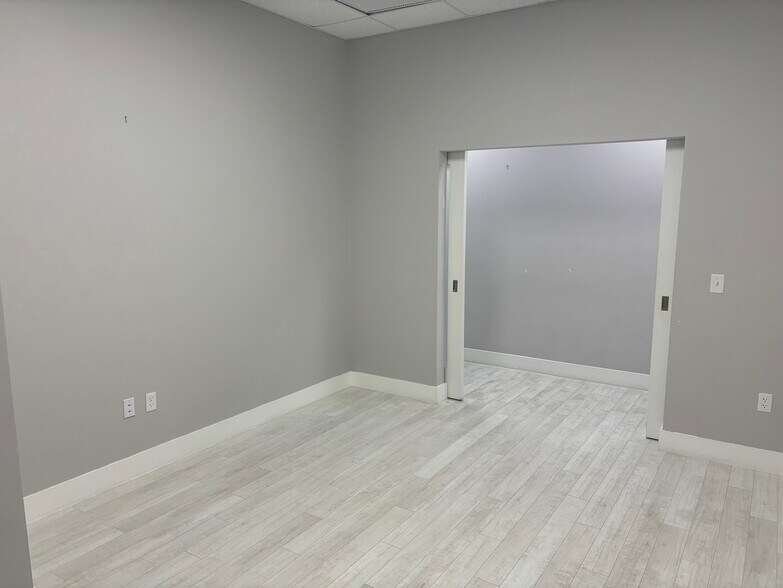 More Photos Of 10380 W State Road 84, Davie Showroom For Lease