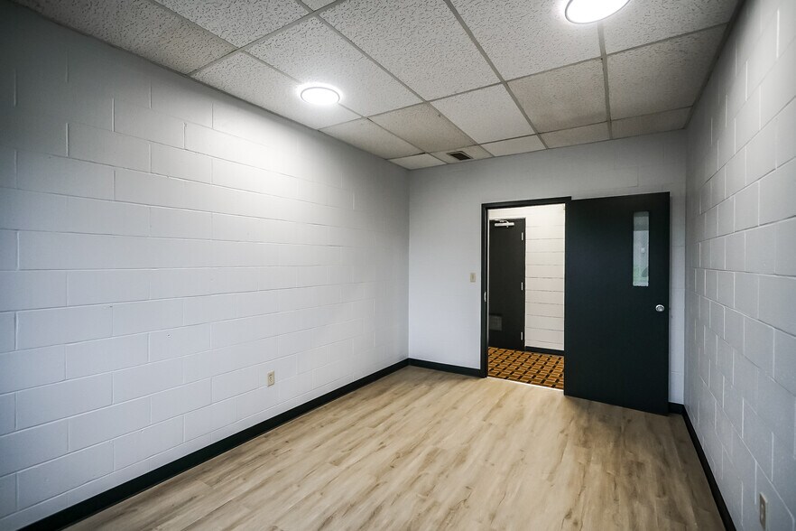 More Photos Of 1140 E Linn St, Canton Office For Lease