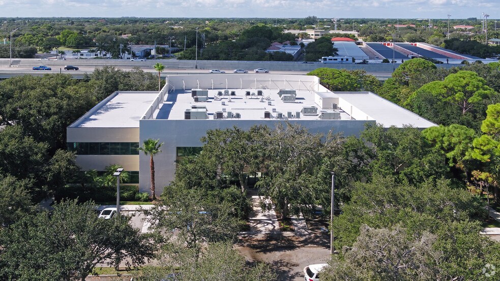More Photos Of 4800 Riverside Dr, Palm Beach Gardens Office For Lease