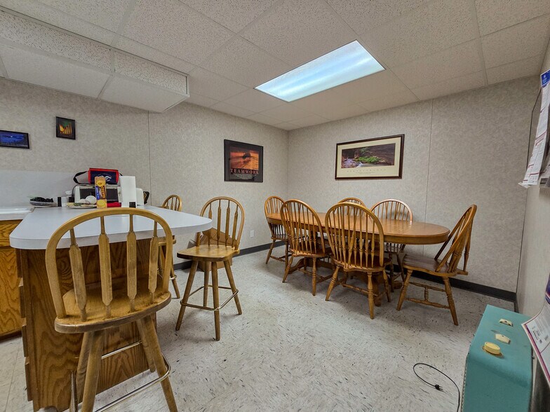 More Photos Of 123 W Highland St, Shawnee Office For Sale