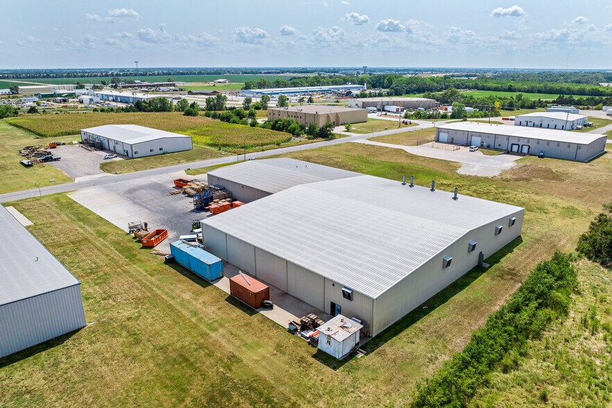 More Photos Of 1800 SE 9th St, Newton Manufacturing For Sale