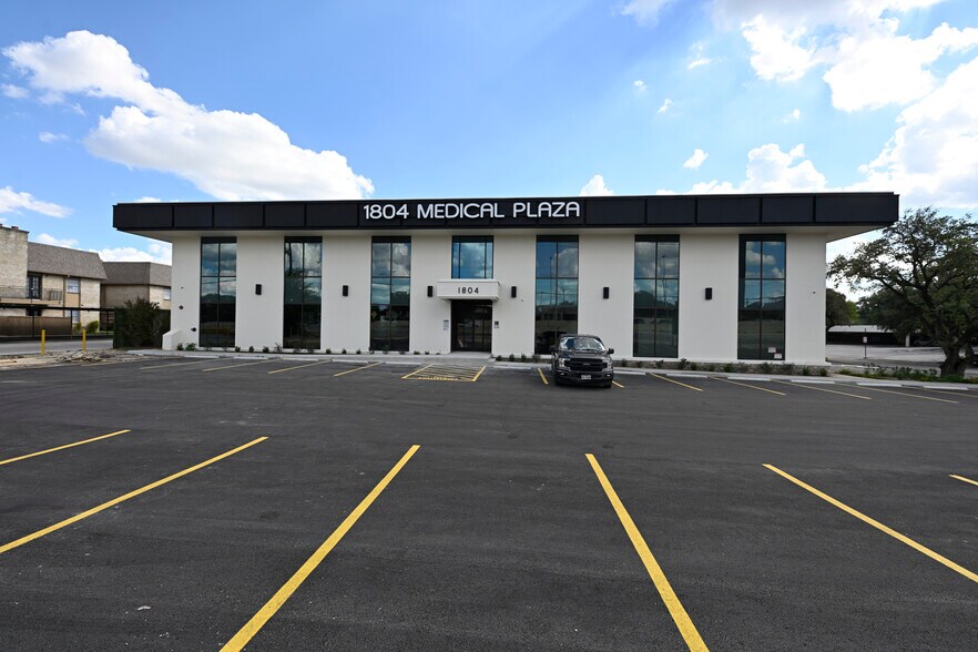 More Photos Of 1804 NE Loop 410, San Antonio Medical For Lease