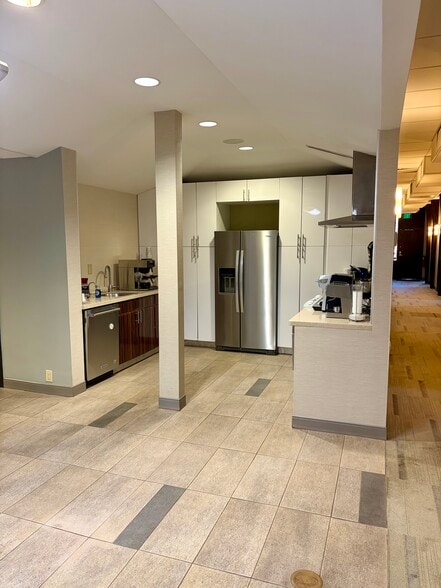 More Photos Of 715-717 East Blvd, Charlotte Office For Lease