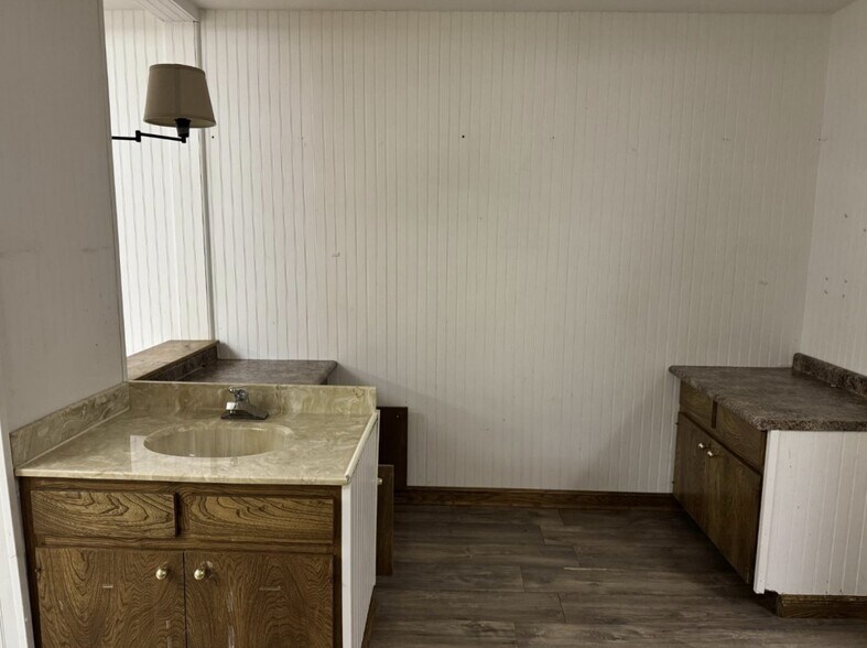 More Photos Of 2124 N 25th St, Waco Medical For Sale