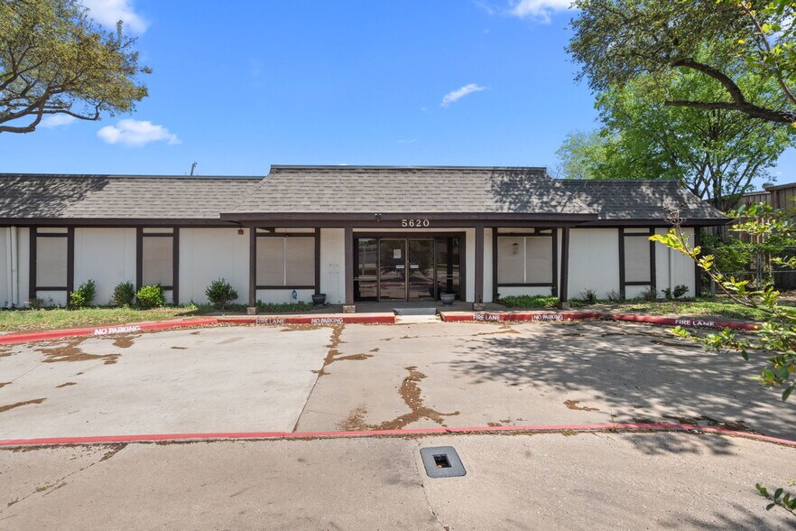 More Photos Of 5620 Rowlett Rd, Rowlett Veterinarian Kennel For Sale