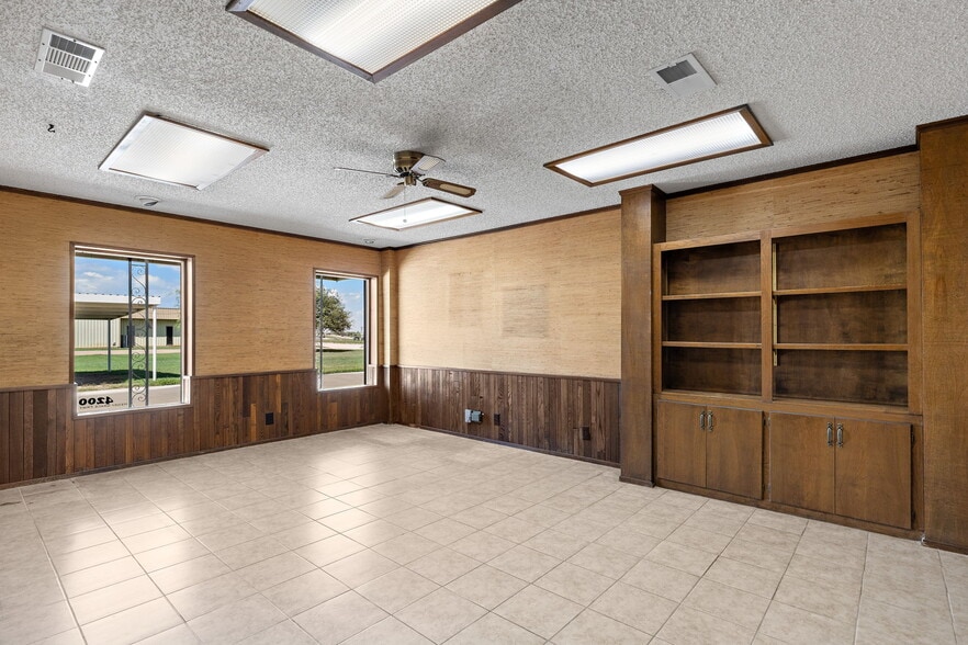More Photos Of 4200 Henry S Grace Fwy, Wichita Falls Office For Lease