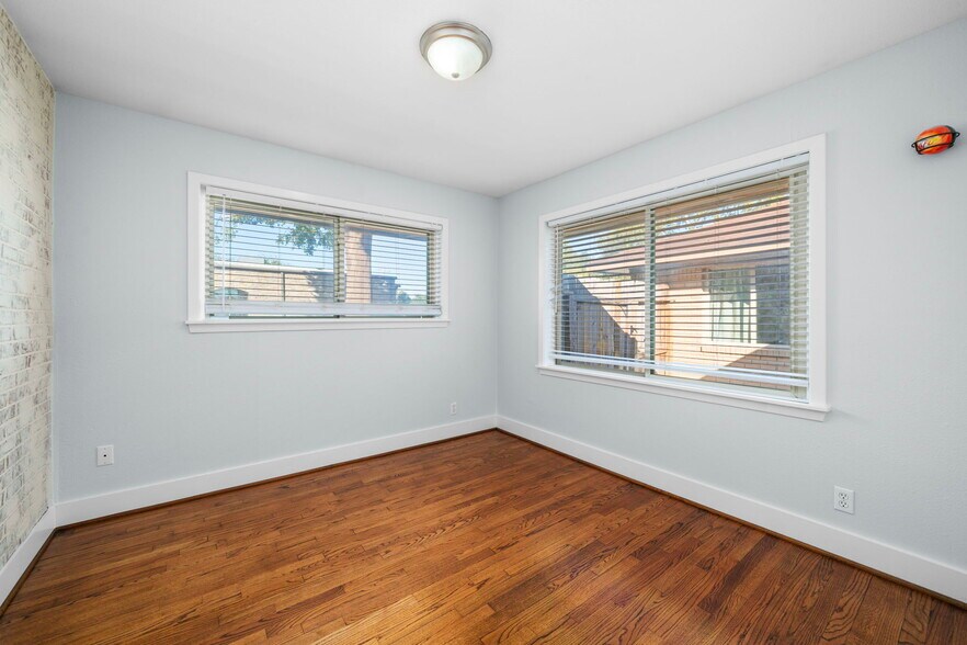 More Photos Of 1723 Campbell Rd, Houston Office Residential For Lease