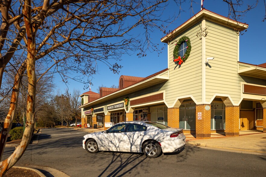 More Photos Of 22 Edds Ln, Sterling Unknown For Lease