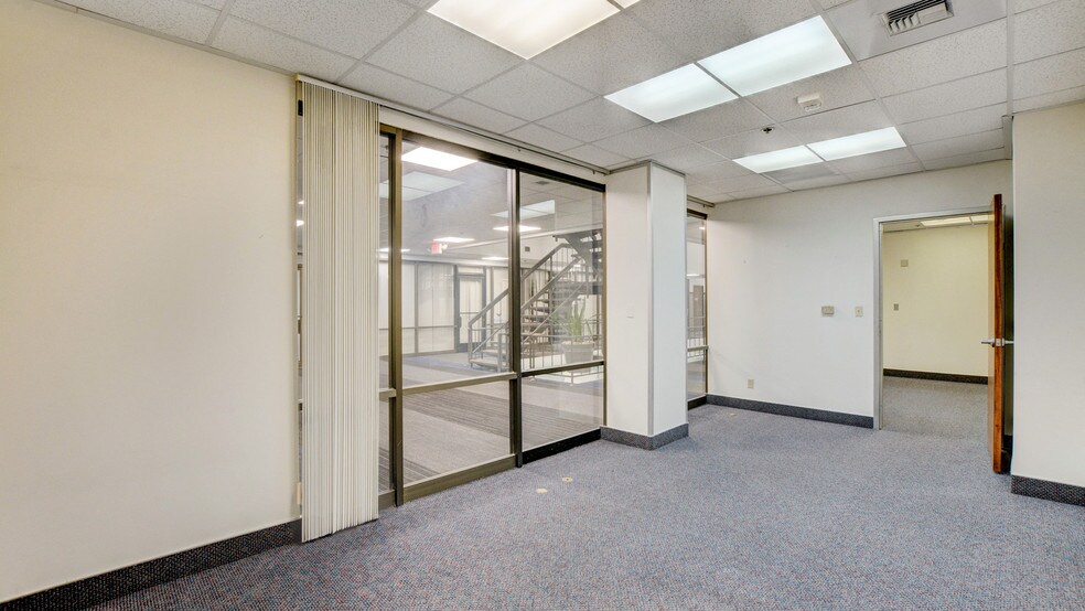 More Photos Of 4045 Spencer St, Las Vegas Office For Lease
