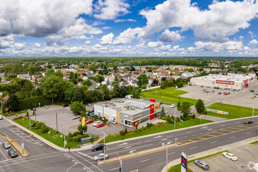 More Photos Of 2180 Boul Des Laurentides, Laval Fast Food For Lease