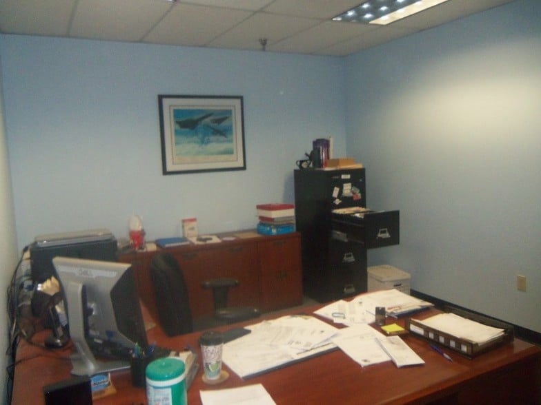 More Photos Of 400 Chapel Rd, South Windsor Light Manufacturing For Sale