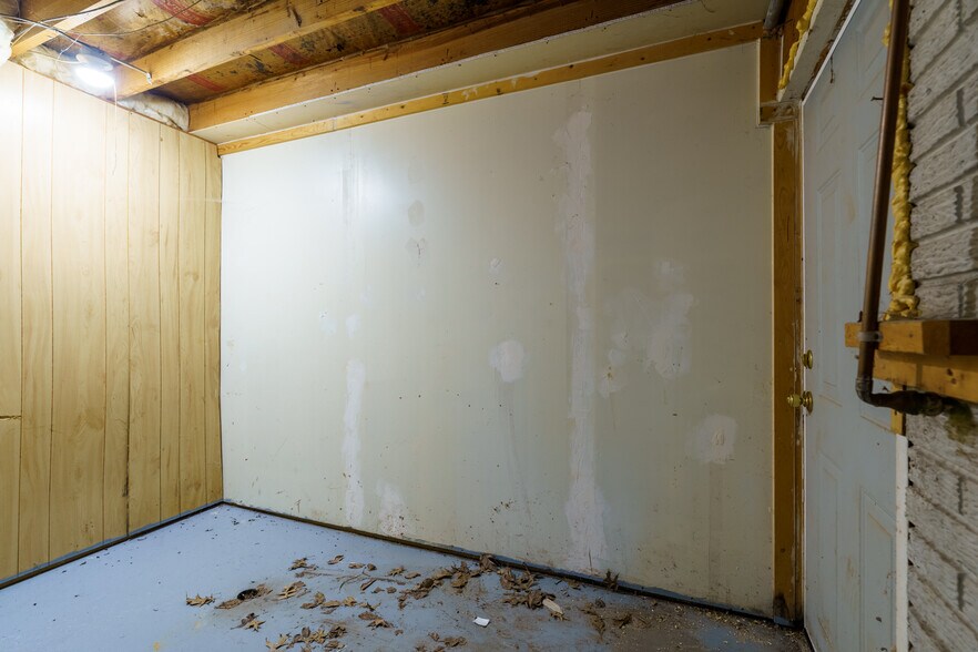 More Photos Of 210 Anderson Ln, Belleville Multifamily For Sale