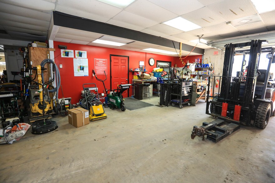 More Photos Of 3411 SE Dixie Hwy, Stuart Auto Repair For Sale