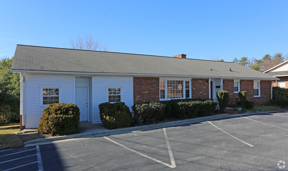 More Photos Of 3536 Vest Mill Rd, Winston-Salem Office Residential For Lease