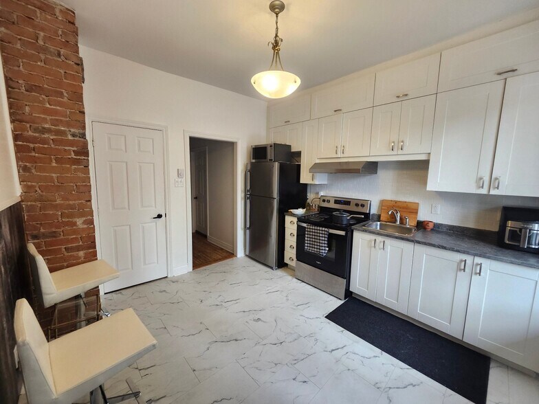 More Photos Of 301-307 Boul Du Havre, Salaberry-de-valleyfield Apartments For Sale