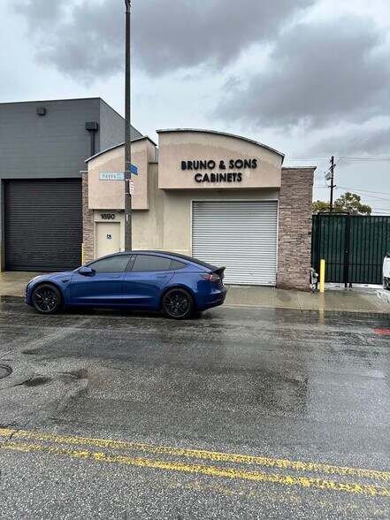 More Photos Of 1690 Hayes Ave, Long Beach Manufacturing For Lease