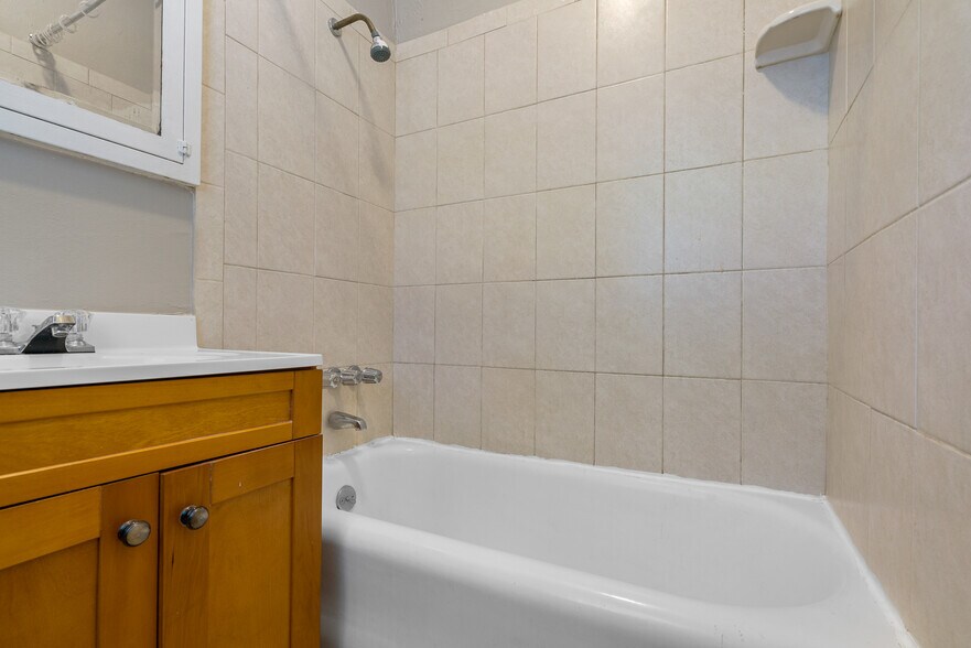 More Photos Of 124 Live Oak Ave, Daytona Beach Apartments For Sale