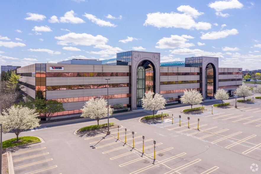 More Photos Of 17290-17800 N Laurel Park Dr, Livonia Office For Lease