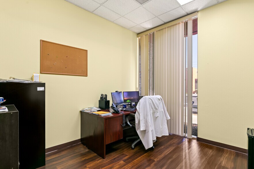 More Photos Of 7170 Smoke Ranch Rd, Las Vegas Office For Lease