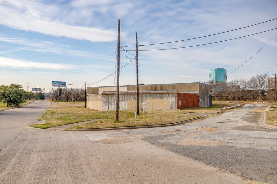More Photos Of 1008 E 11th St, Fort Worth Warehouse For Lease