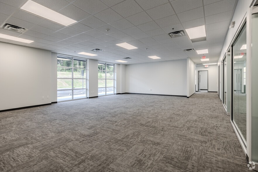 More Photos Of 175 Candler Rd, Stockbridge Warehouse For Lease