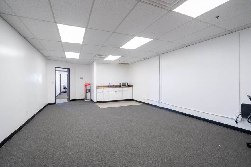 More Photos Of 775 Anita St, Chula Vista Distribution For Lease