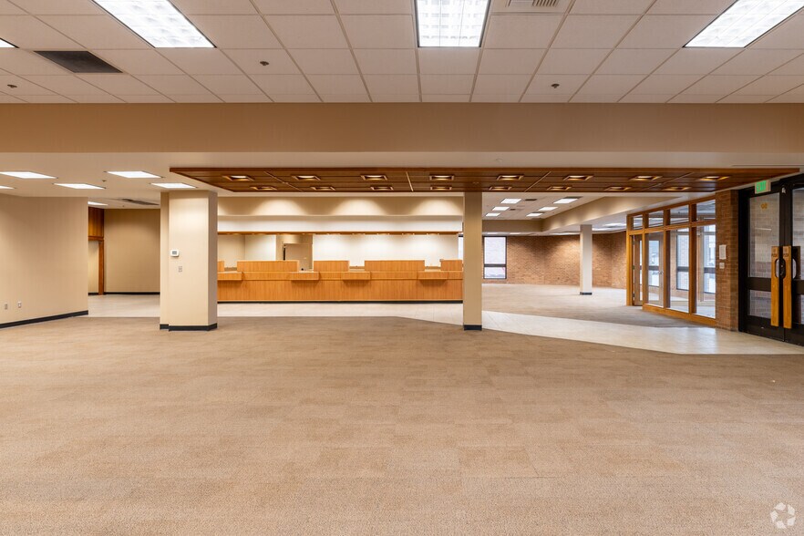 More Photos Of 30 S Mission St, Wenatchee Bank For Sale