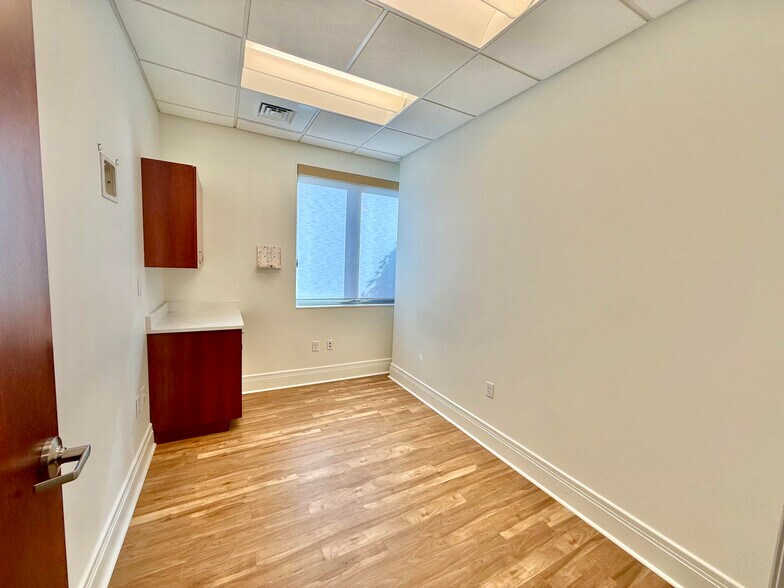 More Photos Of 76 Peachtree Rd, Asheville Medical For Lease