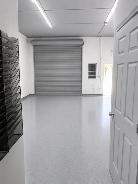 More Photos Of 1401-1421 SW Biltmore St, Port Saint Lucie Light Distribution For Lease