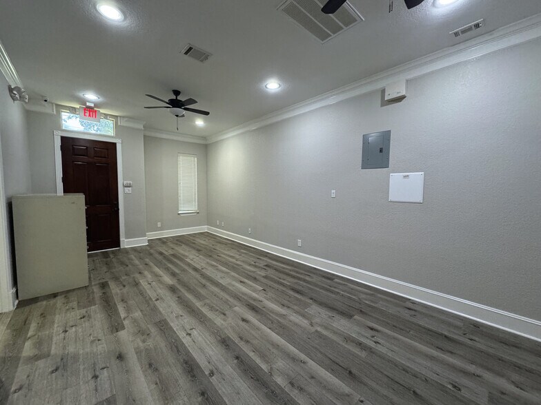 More Photos Of 11601 Spring Cypress Rd, Tomball Medical For Sale