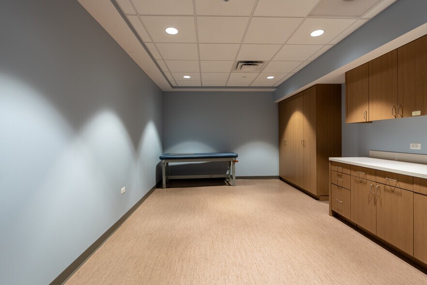 More Photos Of 456 Nelson Rd, New Lenox Freestanding For Lease