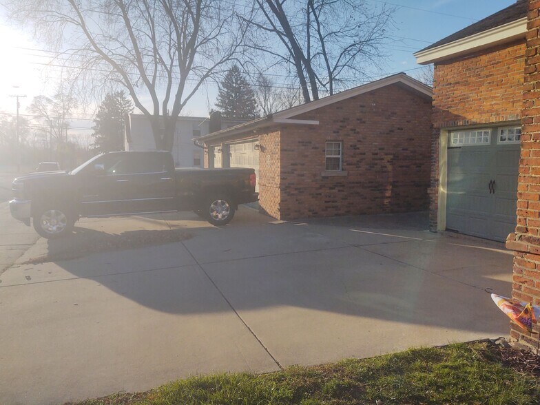 More Photos Of 45605 Cass Ave, Utica Apartments For Sale