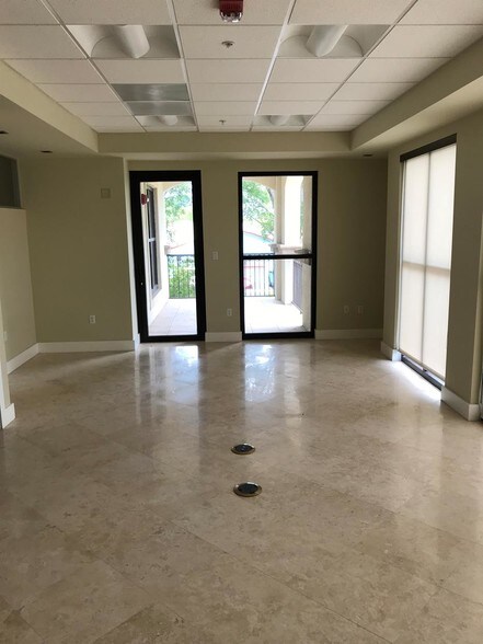 More Photos Of 862-868 102nd Ave N, Naples Office For Sale