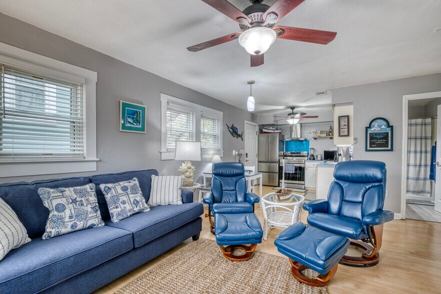 More Photos Of 304 15th St W, Bradenton Specialty For Sale