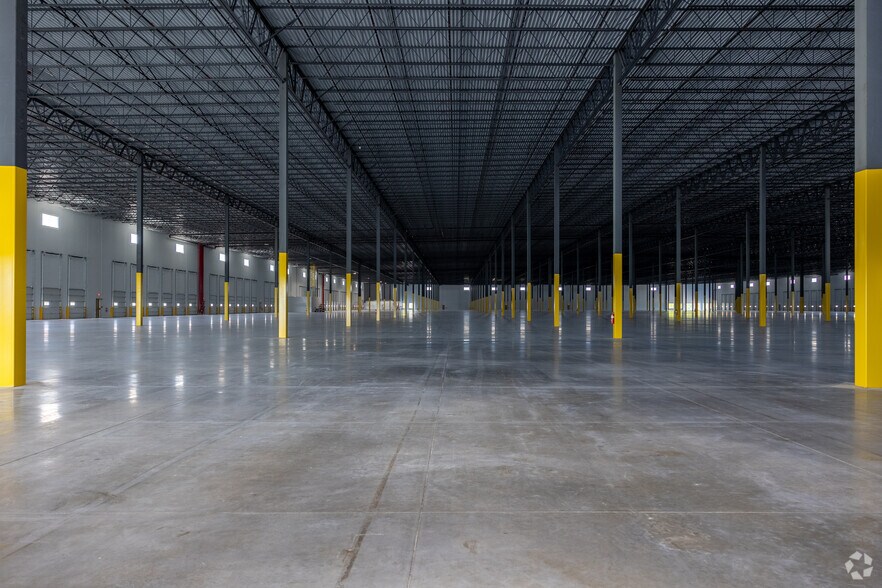 More Photos Of 16500 Oriole Rd, Fort Myers Industrial For Lease