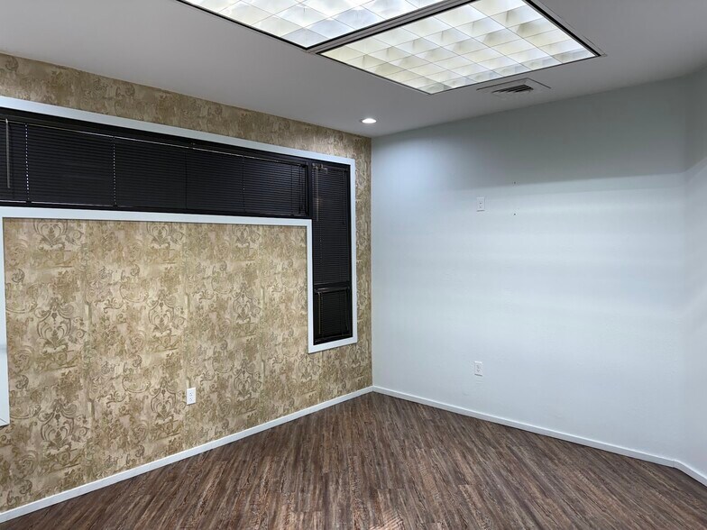 More Photos Of 202 NE 8th Ave, Ocala Office For Sale