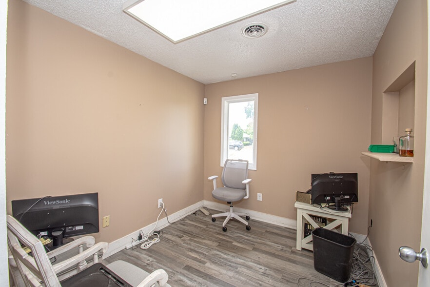 More Photos Of 1908 N Lakeman Dr, Bellbrook Storefront Retail Office For Sale