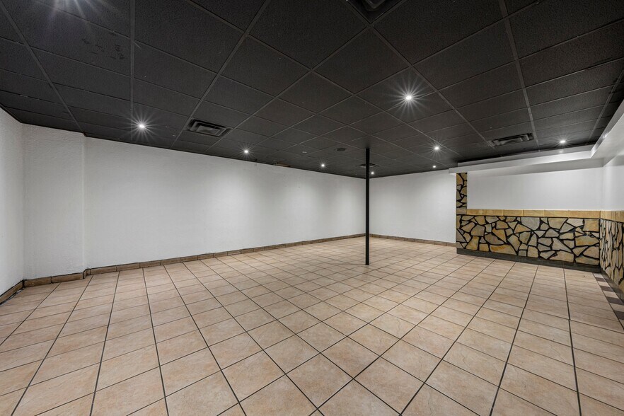 More Photos Of 754 W Cherry St, Glasgow Restaurant For Sale