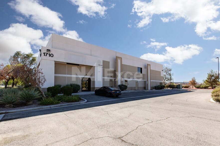 More Photos Of 1710 Whitney Mesa Dr, Henderson Warehouse For Lease