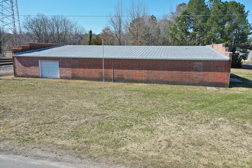More Photos Of 300 Wilson Ave, Wakefield Sussex Self Storage For Sale