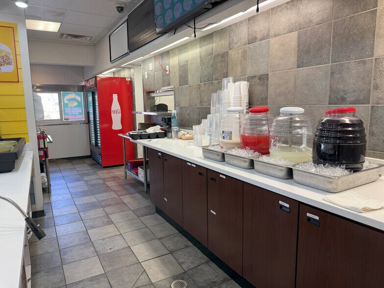 More Photos Of 3550 Isleta Blvd SE, Albuquerque Fast Food For Sale