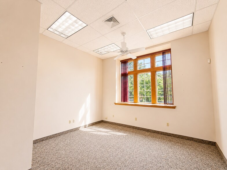 More Photos Of 1170 Ellington Rd, South Windsor Loft Creative Space For Sale