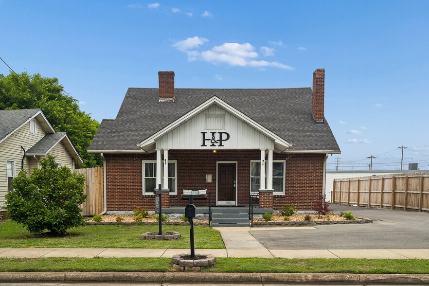 Primary Photo Of 207 University Ave, Lebanon Office For Sale